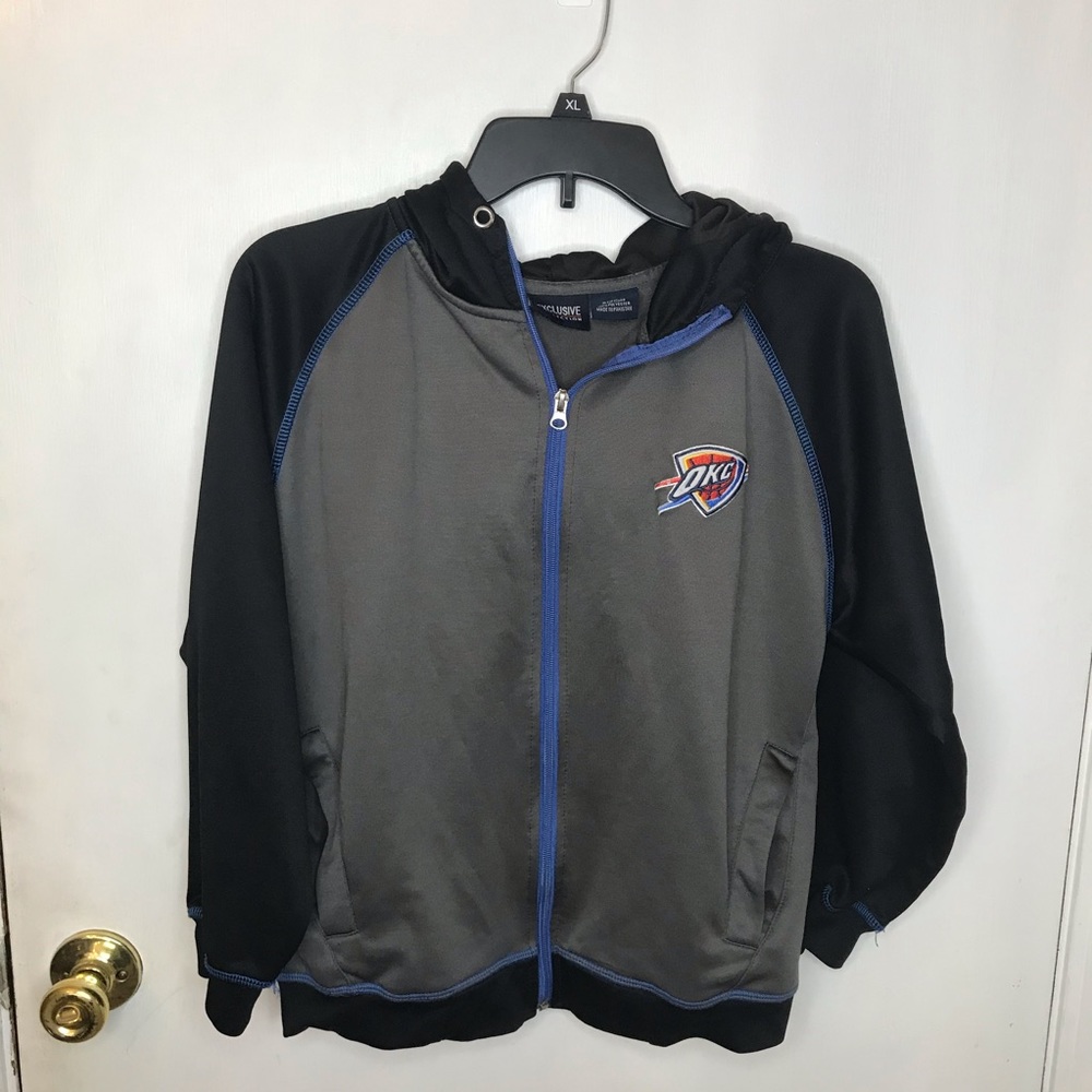OKC Thunder boys jacket size Large